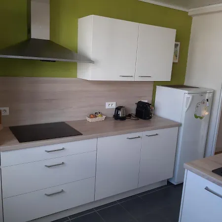 Lumineux Idéalement Situé à Proximité De Musées équipements Sportifs Salle De Spectacle Commerces *