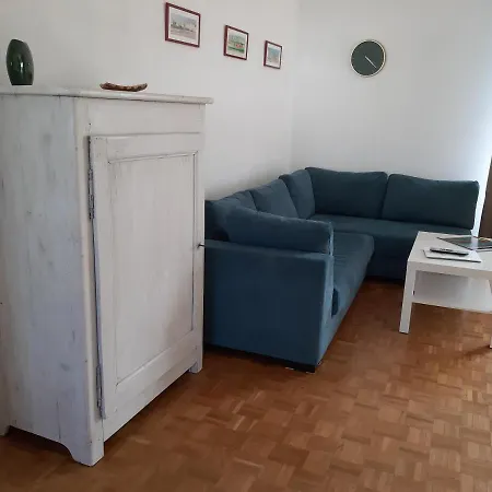 Lumineux Idéalement Situé à Proximité De Musées équipements Sportifs Salle De Spectacle Commerces Caen