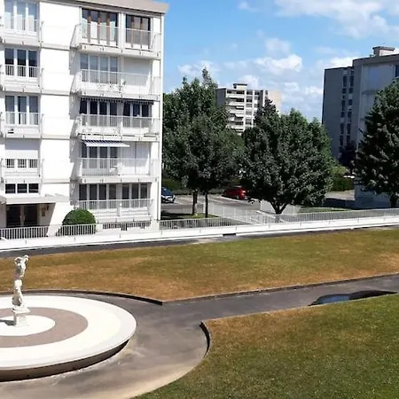 Lumineux Idealement Situe A Proximite De Musees Equipements Sportifs Salle De Spectacle Commerces * 凯恩