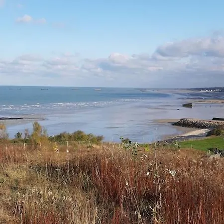 Lumineux Idéalement Situé à Proximité De Musées équipements Sportifs Salle De Spectacle Commerces Caen