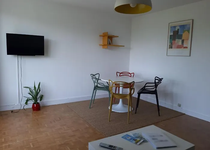 Lumineux Idealement Situe A Proximite De Musees Equipements Sportifs Salle De Spectacle Commerces *