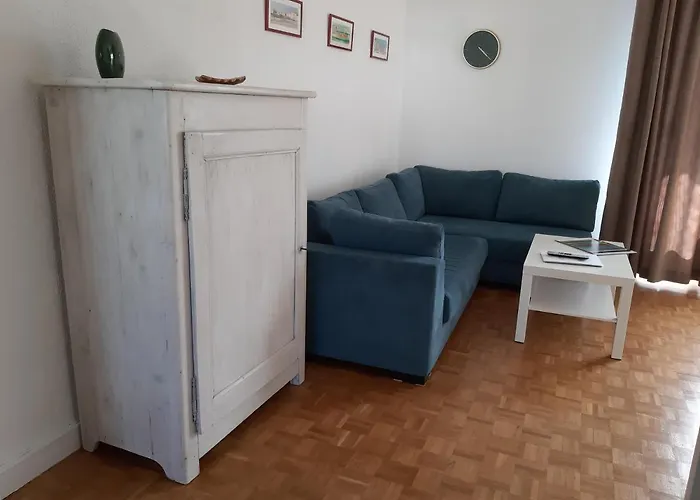 Lumineux Idealement Situe A Proximite De Musees Equipements Sportifs Salle De Spectacle Commerces Caen