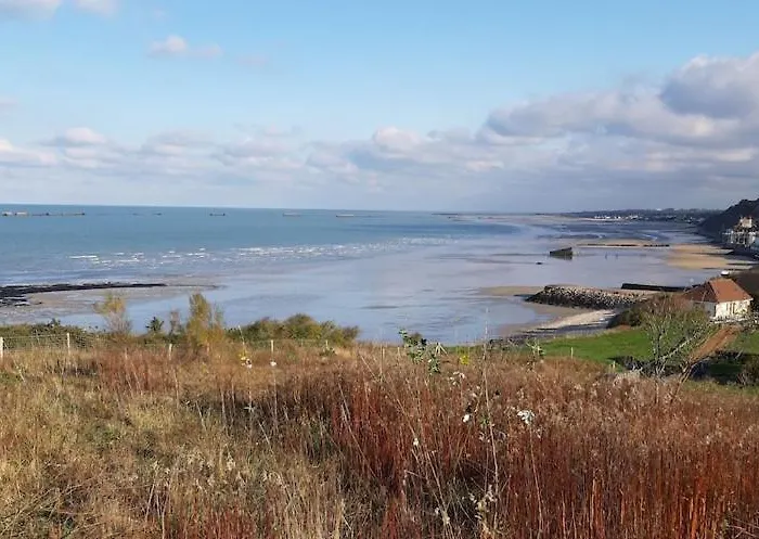 Lumineux Idealement Situe A Proximite De Musees Equipements Sportifs Salle De Spectacle Commerces Caen