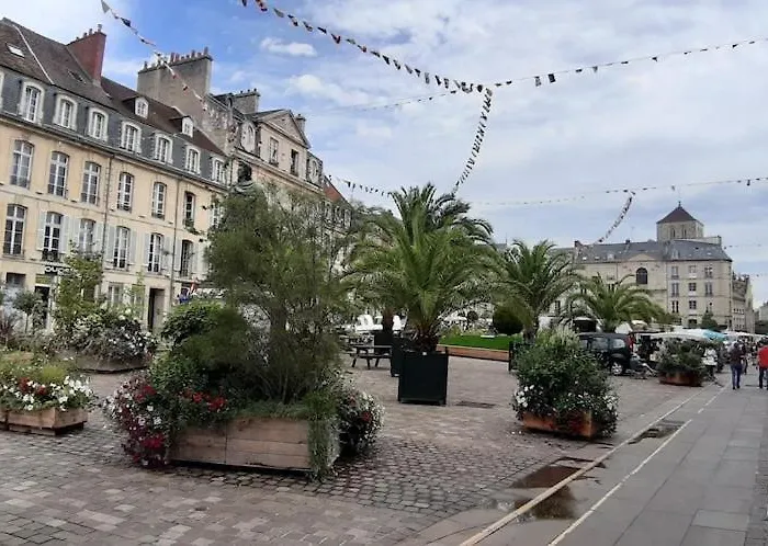 Lumineux Idealement Situe A Proximite De Musees Equipements Sportifs Salle De Spectacle Commerces Appartement Caen